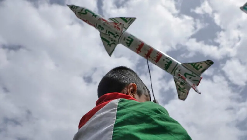 الحوثيون والصاروخ الأول... هل ينجحون حيث فشل حلفاؤهم؟