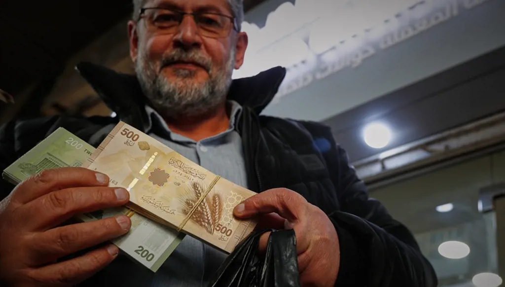 Syria begins circulating new post-Assad currency bills
