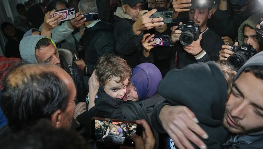 Palestinians allowed in to Gaza and patients are evacuated to Egypt as the Rafah crossing reopens