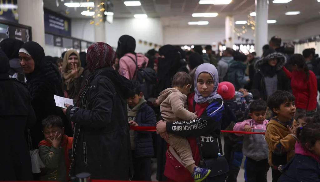 Mass exodus: 50,000 syrians return from Lebanon amid regional tensions