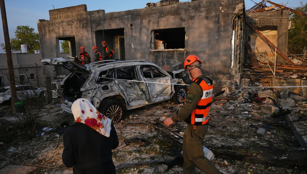 Trump threatens Iran following new wave of attacks on Gulf states and Israel (AP)