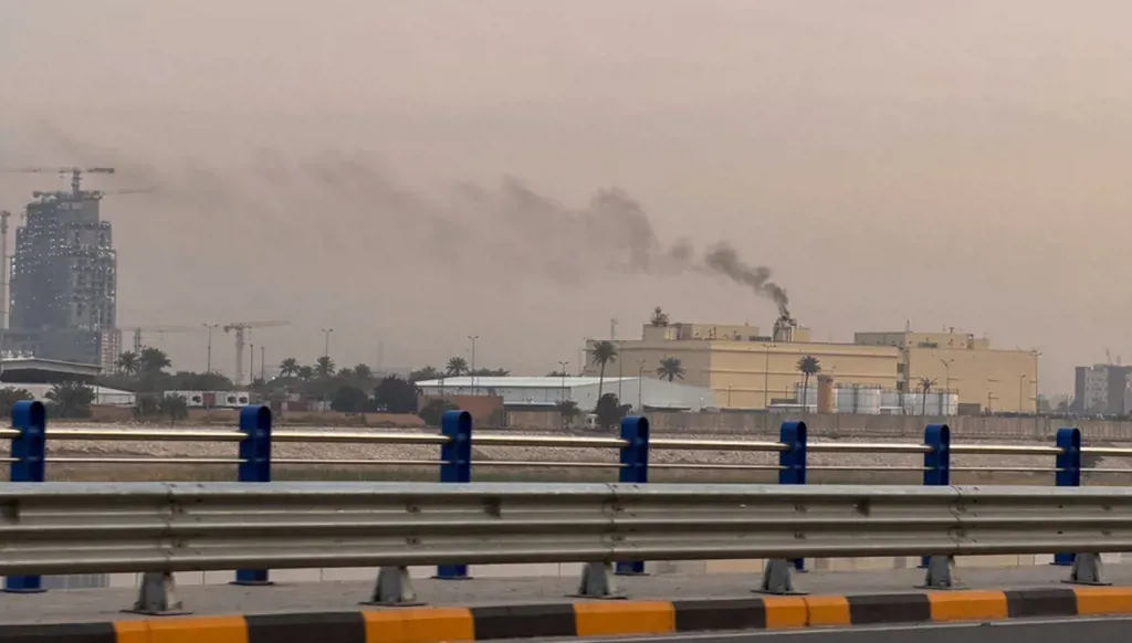 Les États-Unis bombardent des sites militaires sur une île iranienne alors que Trump menace ses infrastructures pétrolières