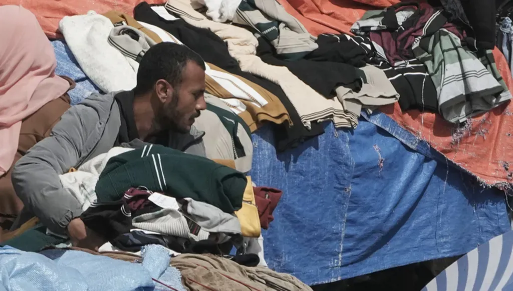 Beaucoup en Égypte luttent alors que les coûts d'une guerre lointaine font grimper les prix sur les marchés locaux