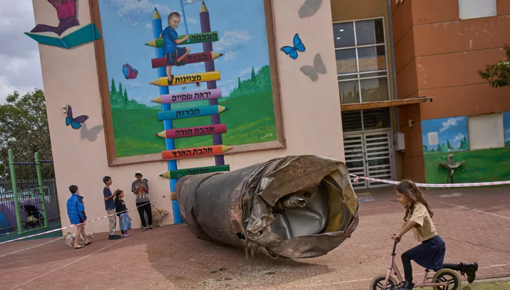 Trump raises hopes for war to wind down but no sign of reduced fighting (AP)