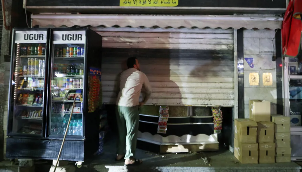 Egypt’s early closing order jolts Cairo’s night life as war-driven oil costs soar(AP)