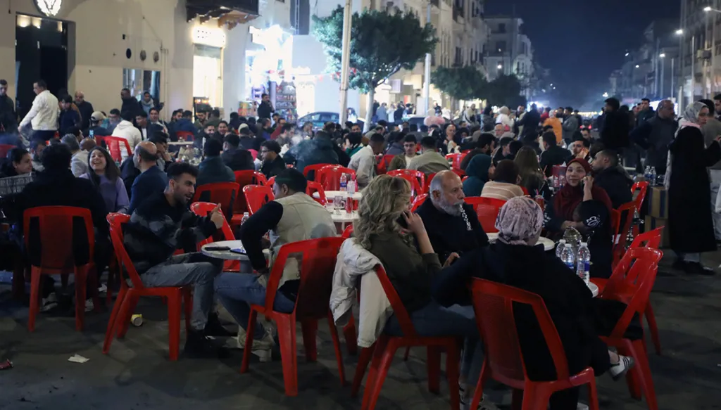 Egypt’s early closing order jolts Cairo’s night life as war-driven oil costs soar(AP)