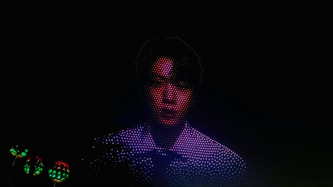 صور فرقة BTS بالطائرات المسيّرة قبل حفلتهم في سيول (انستغرام)