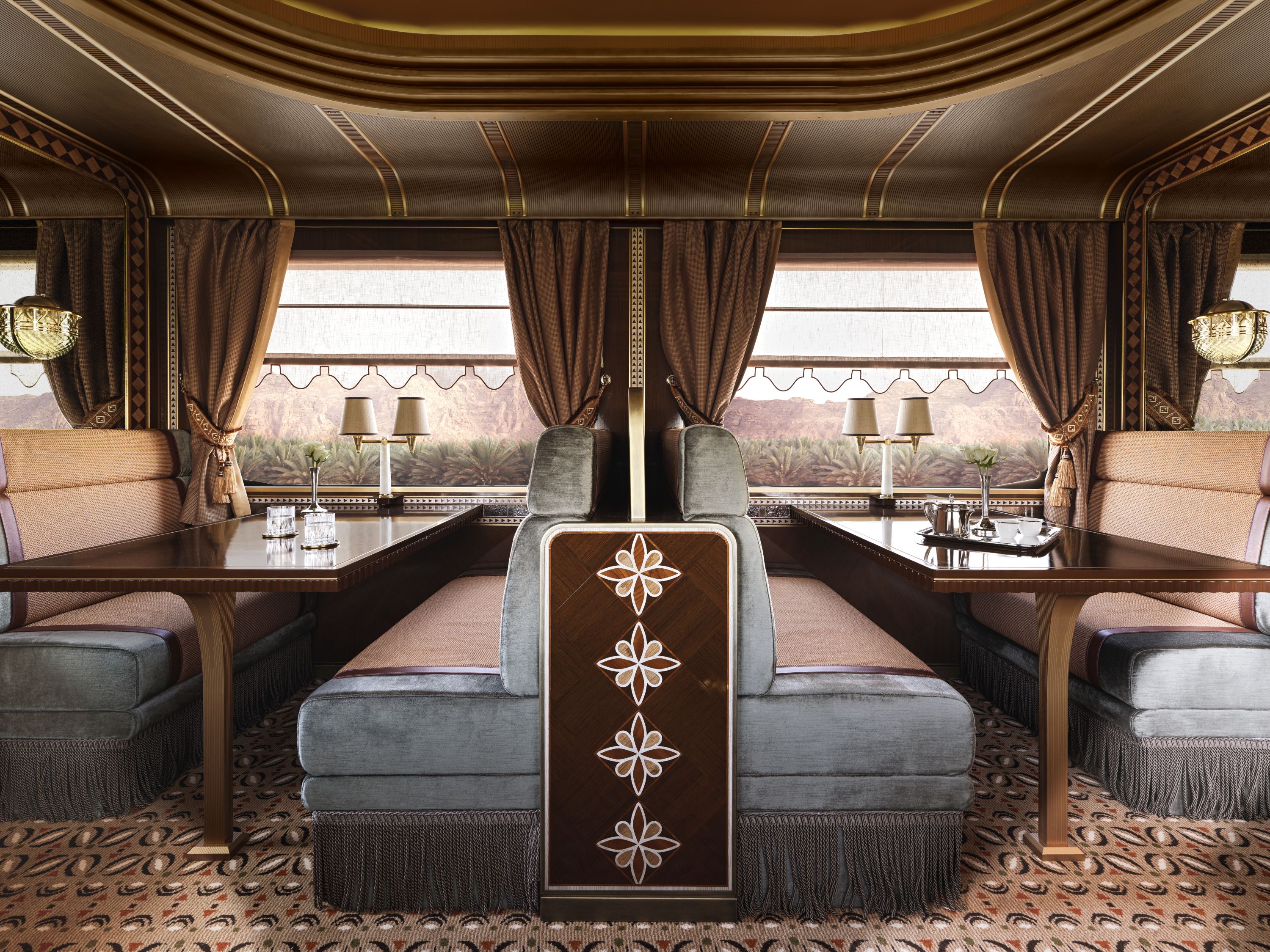 قطار حلم الصحراء في السعودية.