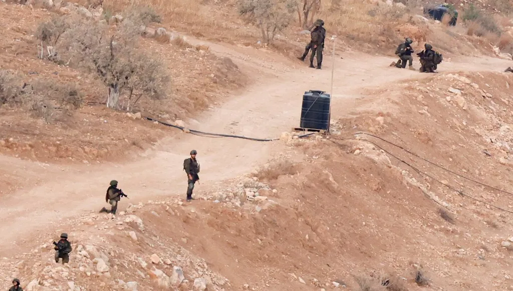 5 عند الخامسة: الأنظار إلى محادثات جنيف وتنديدٌ بالقرار الإسرائيلي... من يحرّك الحملات على رئيس الجمهورية؟