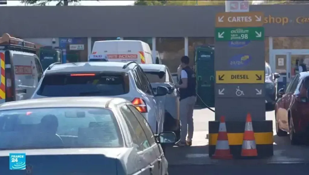 La France lance des prêts d'urgence pour le carburant destinés aux petites et moyennes entreprises