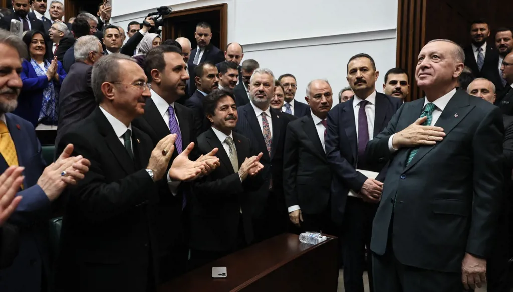 هل يستطيع "العدالة والتنمية" التركي اللحاق بشعبية أردوغان؟