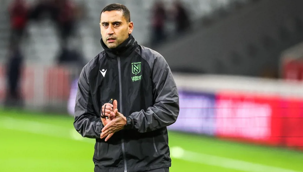 أحمد قنطاري من كلمات الاستديو إلى أوامر الخط