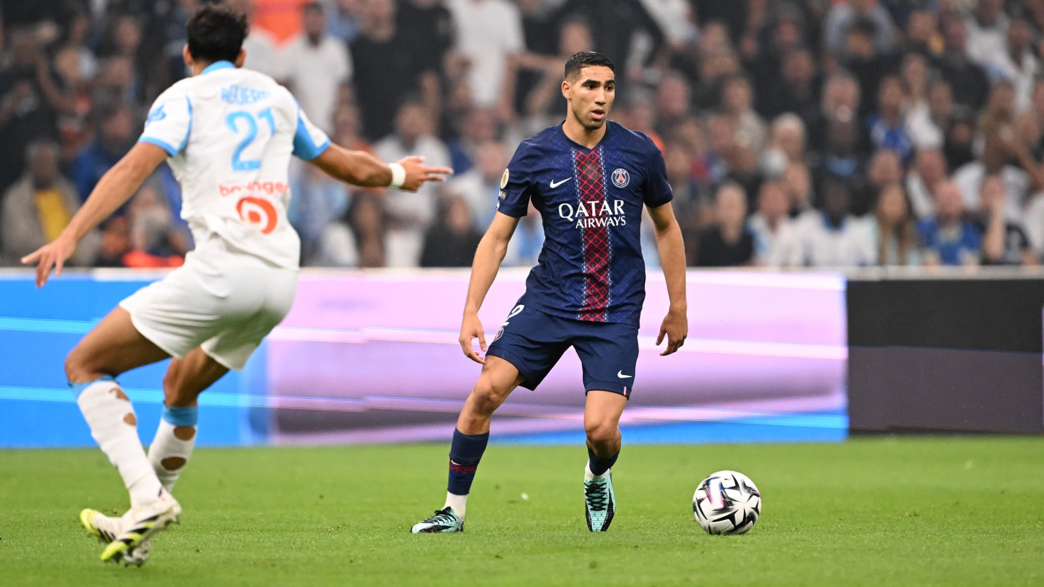 أشرف حكيمي بقميص باريس سان جيرمان. (وكالات)