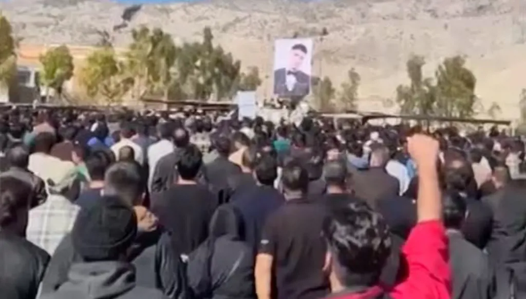 الغضب الطلابي يشتعل في الجامعات الإيرانية...  "هذا عام الدم، وخامنئي سيسقط" (فيديو)