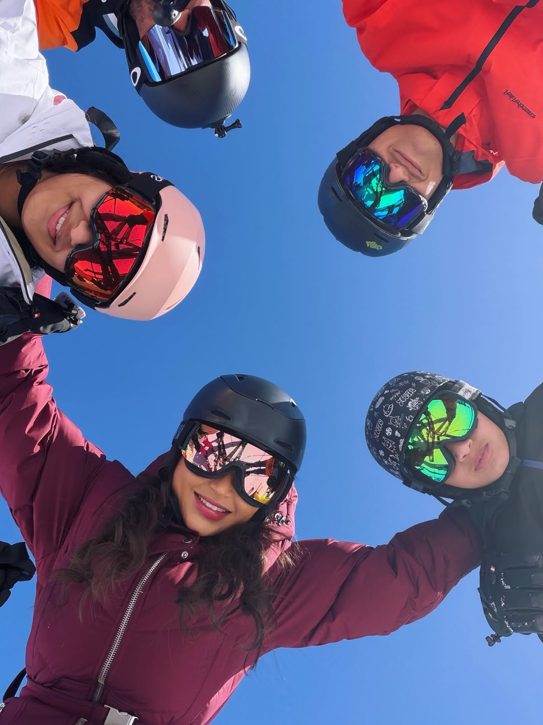 نهى نبيل برفقة عائلتها (إنستغرام).