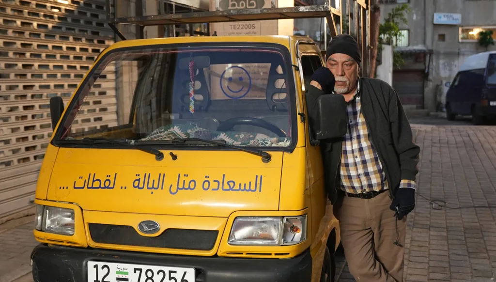 "ما اختلفنا" يبدأ بالسخرية من حكم الأسدين: "فلافل منحبك" و"لانجري سيادتو"