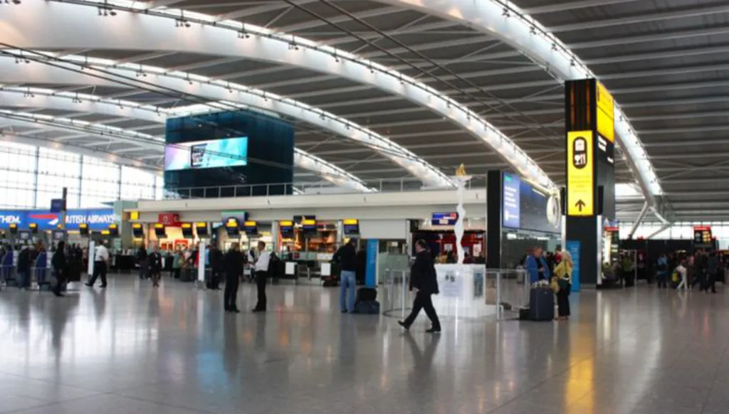 حريق يجبر مطار هيثرو على تعليق عملياته... والسبب لا يزال مجهولاً