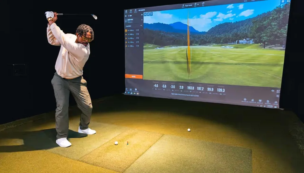 السعودية تفتتح "فايف آيرون غولف" في الرياض