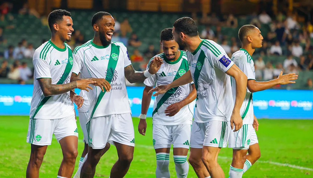 الأهلي يكتسح القادسية ويبلغ نهائي كأس السوبر السعودية