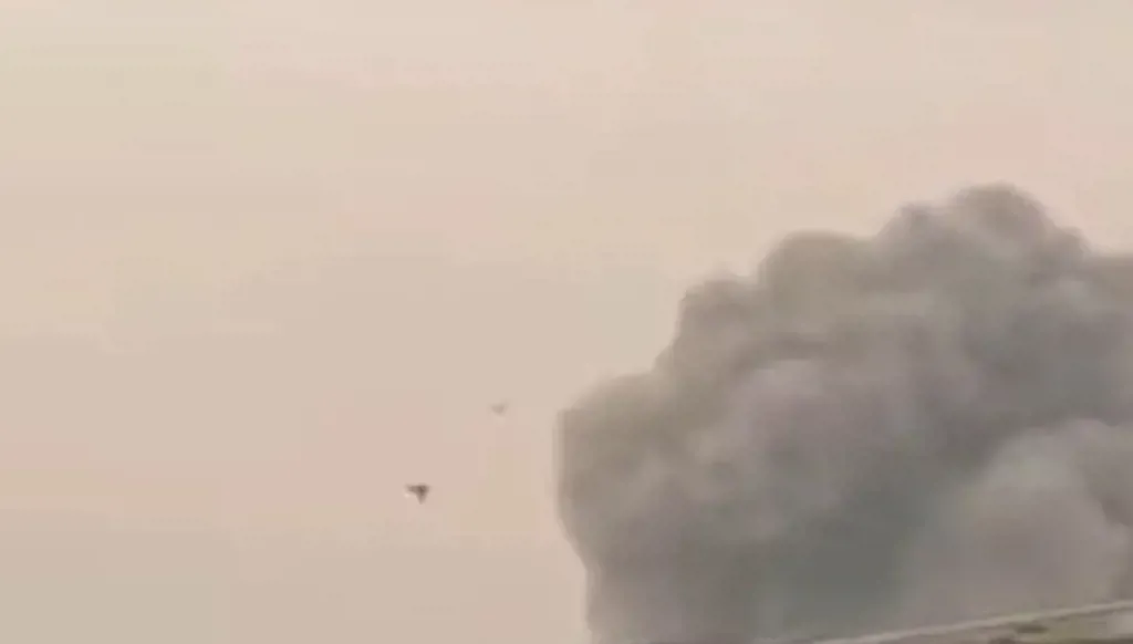 Des raids aériens frappent les milices soutenues par l'Iran dans le nord de l'Irak