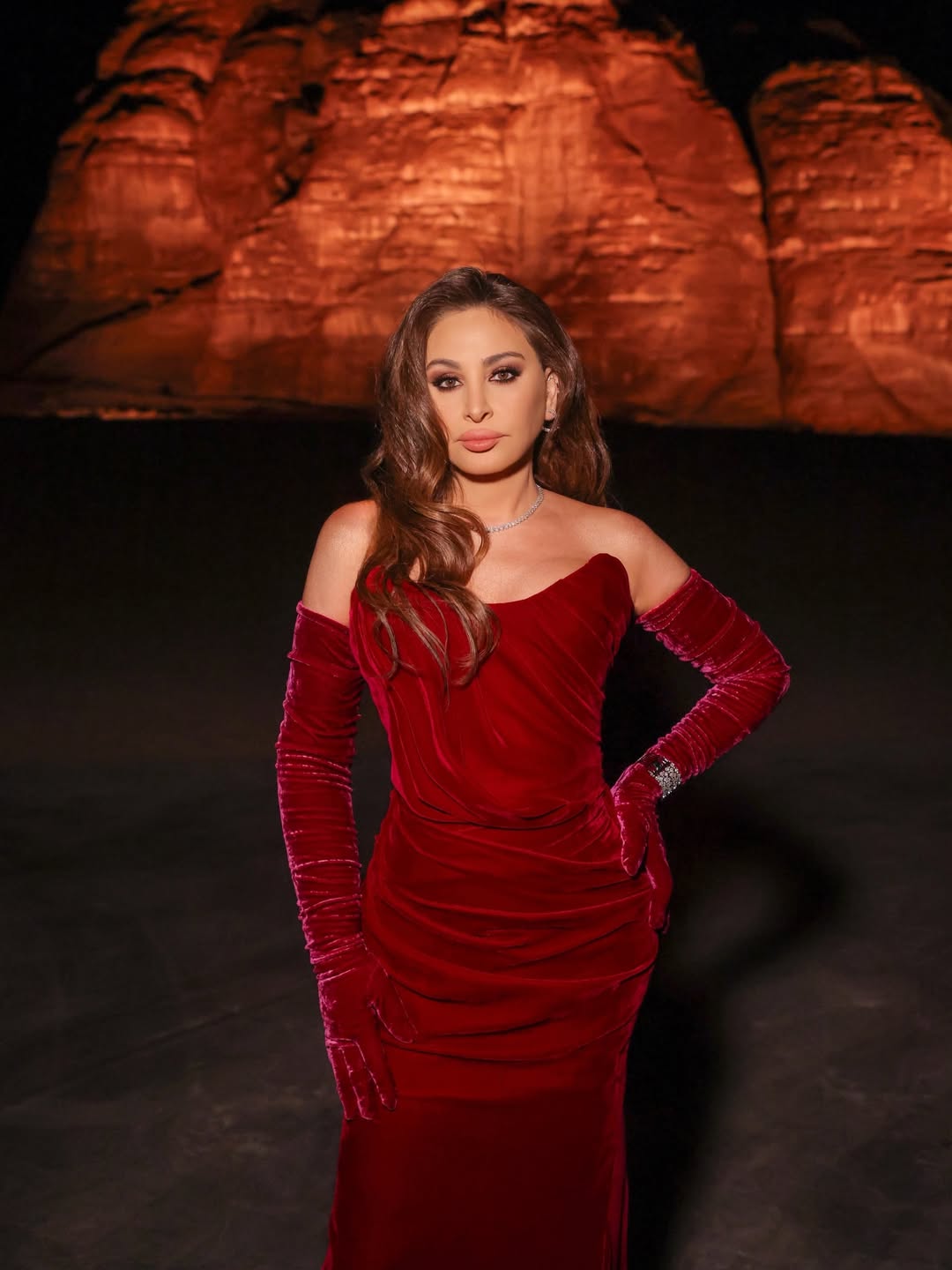 إليسا في العلا بفستان مخملي رومانسي (انستغرام)