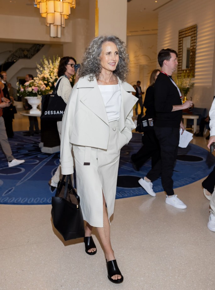 أندي ماكدويل بلوك كاجوال في كان 2025 (إنستغرام)