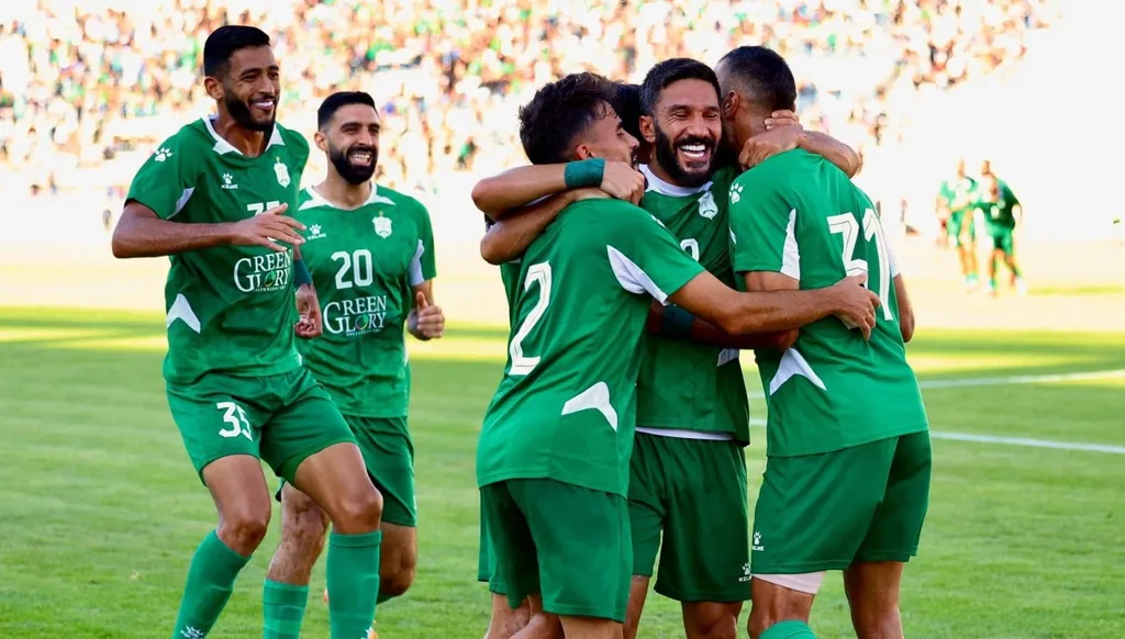 "الزعيم الأخضر"... واثق الخطى يتجه نحو اللقب