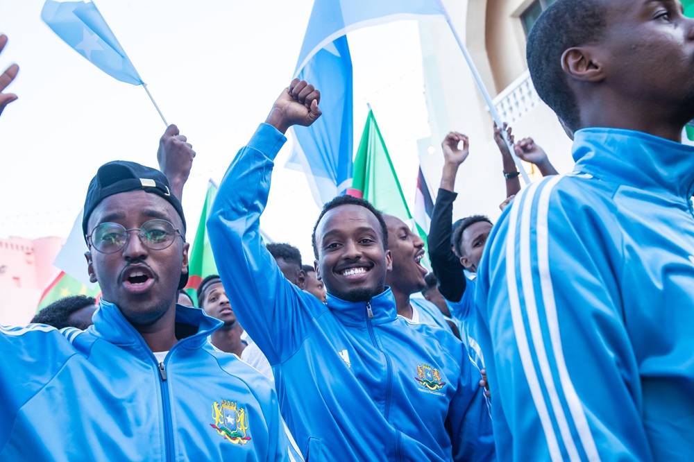 مسيرة بالمئات قبل انطلاق كأس العرب 2025 في قطر. (وكالات)