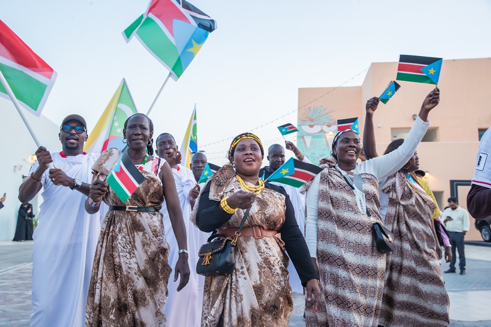 مسيرة بالمئات قبل انطلاق كأس العرب 2025 في قطر. (وكالات)