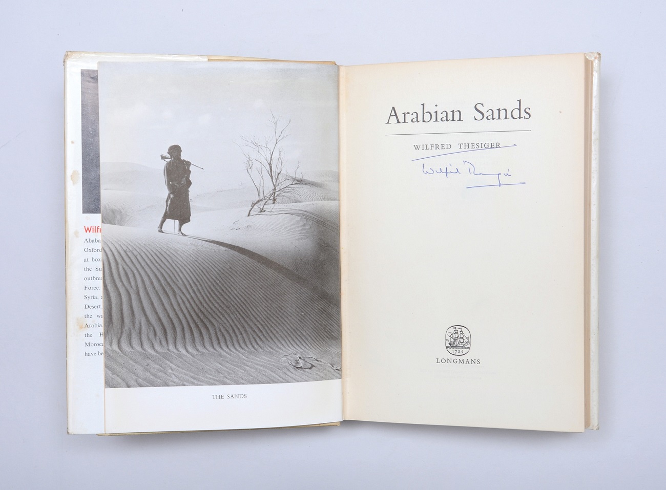 'الرمال العربية' للمؤلف ويلفرد ثيسيجر. (بيتر هارينغتون)