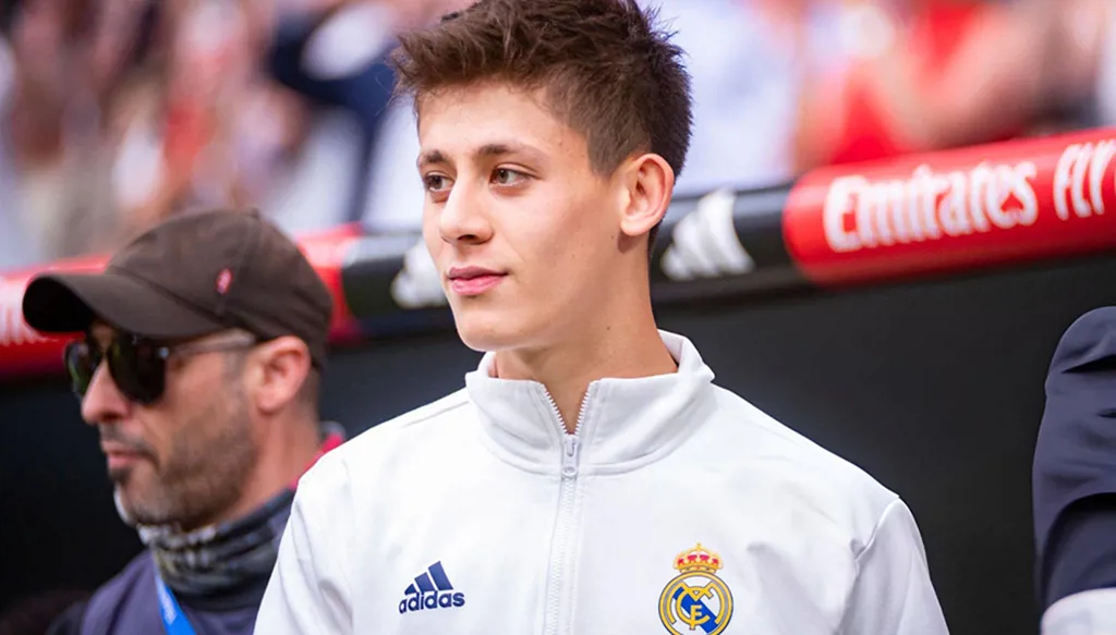 أردا غولر من "ميسي تركيا" إلى "حبيس" الاحتياط!