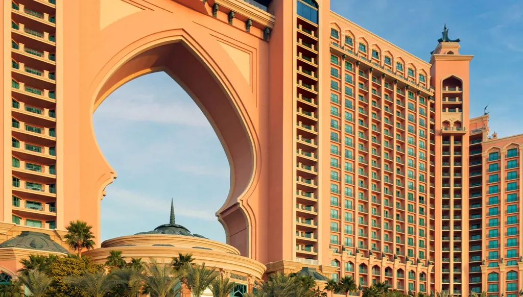 "مؤثري الخليج" في دبي… نحو سردية إعلامية موحّدة