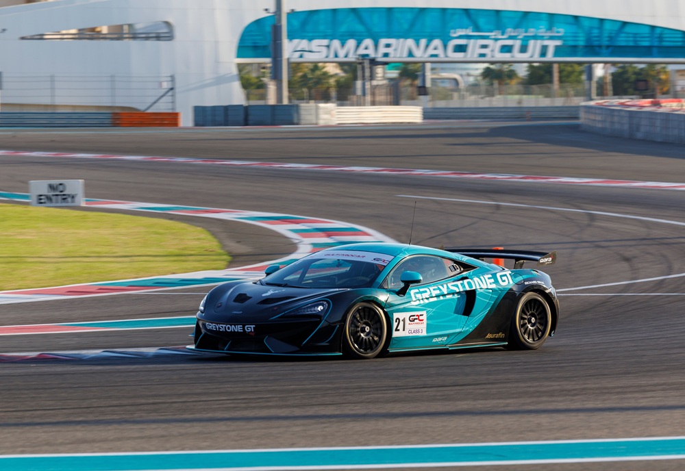 حلبة مرسى ياس تعلن انطلاقة موسم سباقات السيارات. (وكالات)