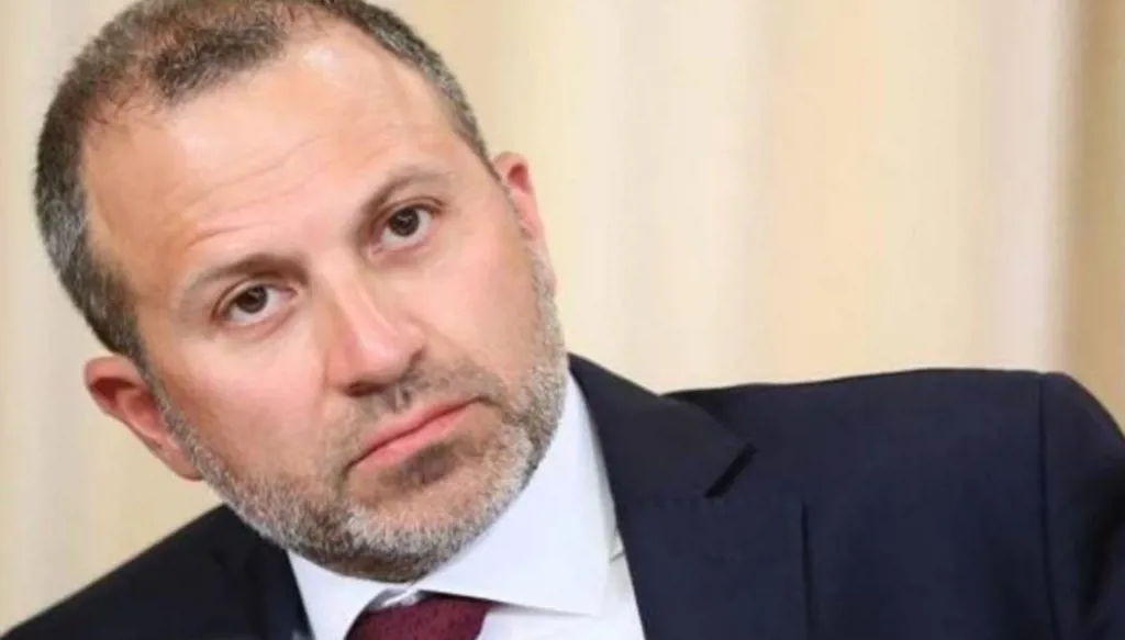 أدرعي لباسيل: "بعدك شاب على الألزهايمر"