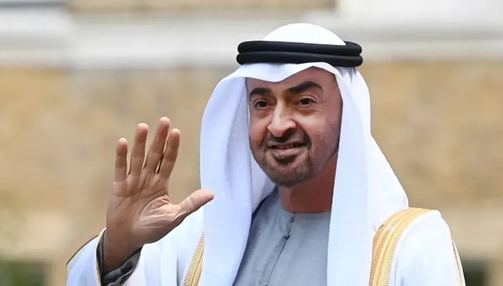 رئيس الإمارات يؤدي صلاة عيد الأضحى في جامع الشيخ زايد بأبوظبي