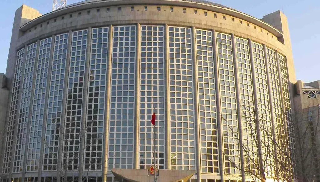 محادثات في بكين مع الأمين العام لمنظمة التعاون الإسلامي