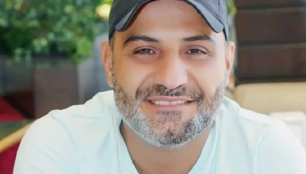 بعد تعرّضه لتهديد... فنان سوري يخسر شقيقته وخالته بطعن واعتداء مسلّح في حمص