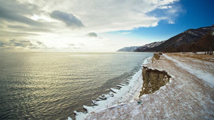بحيرة بايكال في روسيا (أرشيفية).