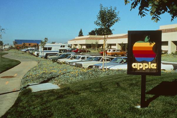 لافتة تحمل إسم 