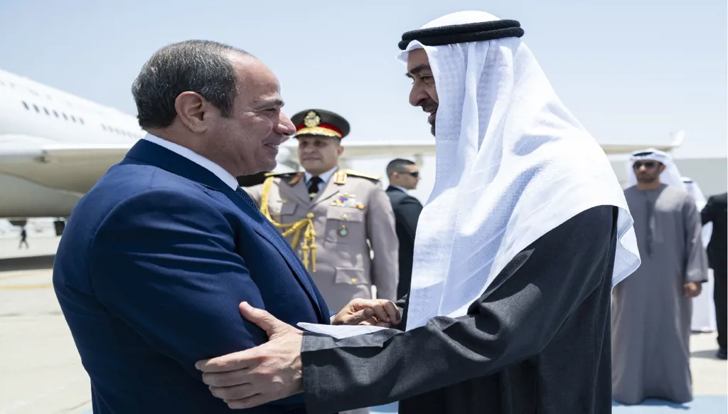 السيسي في الإمارات: تعاون تنموي وإدانة للاعتداءات الإيرانية وتفقد لمقاتلات مصرية