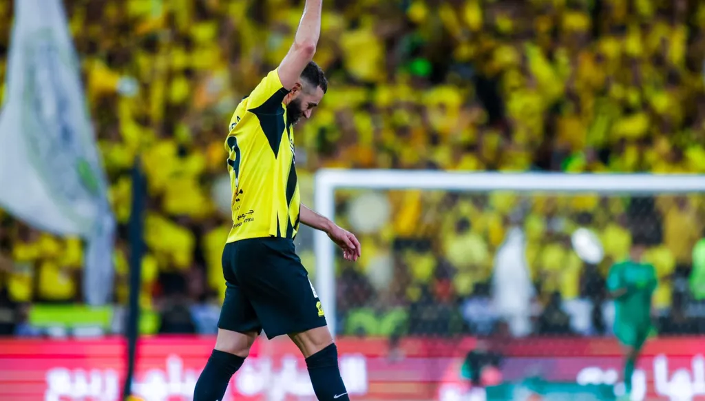 الاتحاد يهيمن على الدوري السعودي برباعية أمام الهلال