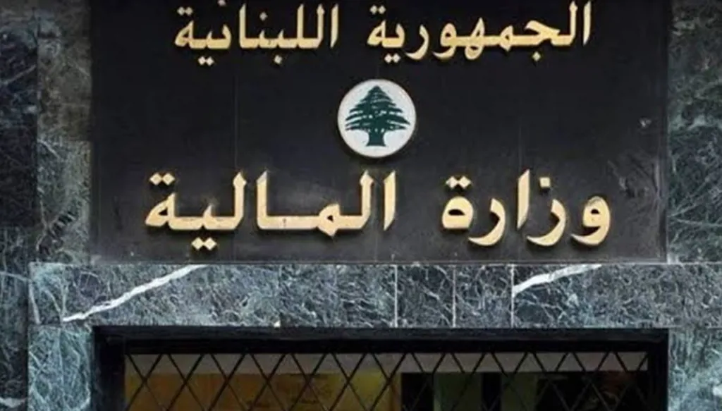 من المطربين إلى الحلّاقين... "المالية" توسّع دائرة الضرائب على إيرادات الخارج