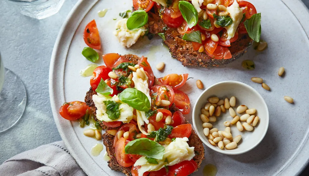 وصفة بروسكتا كابريزي المدخنة... طبق لكل وقت