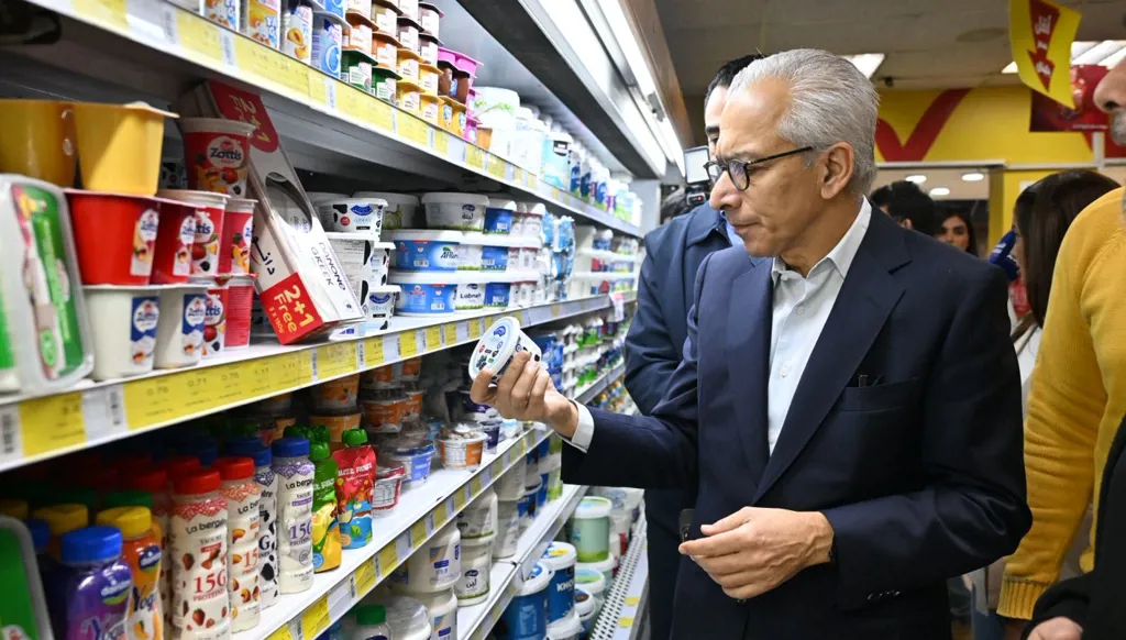 جولة ميدانية لوزير الاقتصاد: قمنا بتكثيف الرقابة... وتعهدٌ بعدم رفع الأسعار (صور)