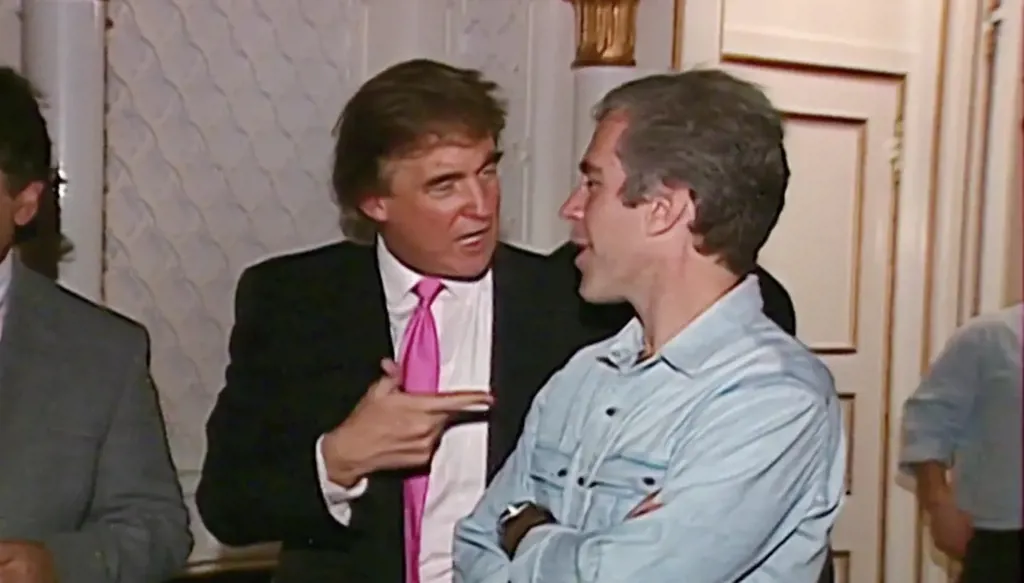 "قنبلة" في وثائق إبستين: قاصر تدّعي أن ترامب أجبرها على أفعال جنسية