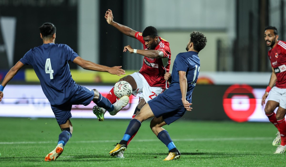 بطولة تُلعب بلا هوية، وكبار يشاركون لتفادي العقاب. (وكالات)