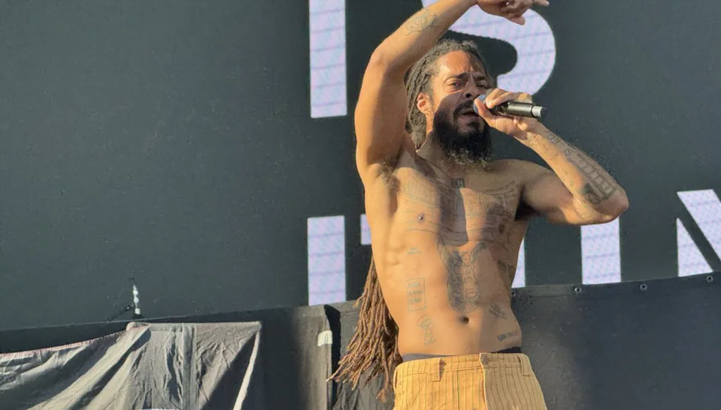 بوب فايلان يتحدى العقوبات الأميركية والأوروبية داعماً فلسطين مجدداً (فيديو)