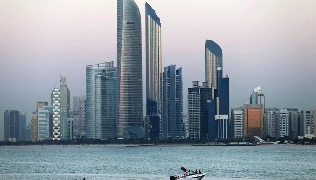 تأسيس الشركات في أبوظبي... كيف تسعى الإمارة إلى تسريع الانتقال إلى التشغيل؟