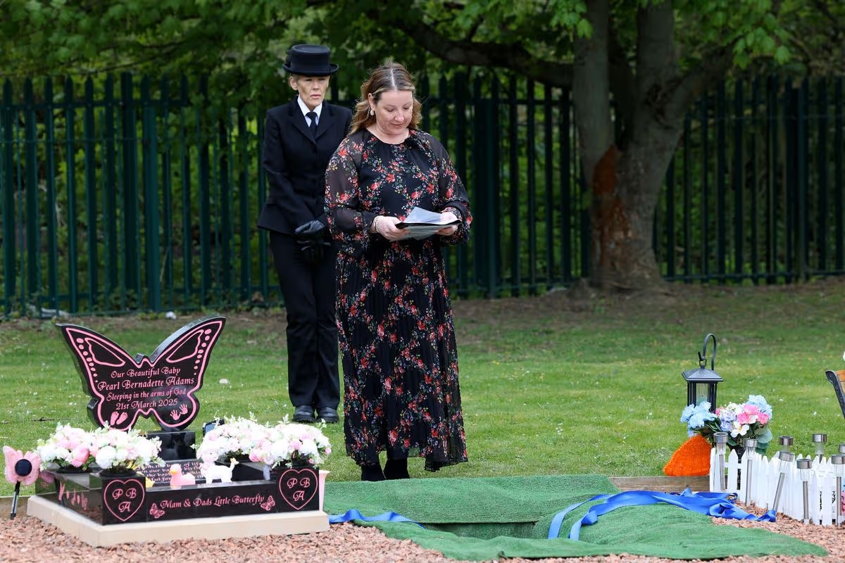 جنازة طفل أوكلاند (Newcastle Chronicle)