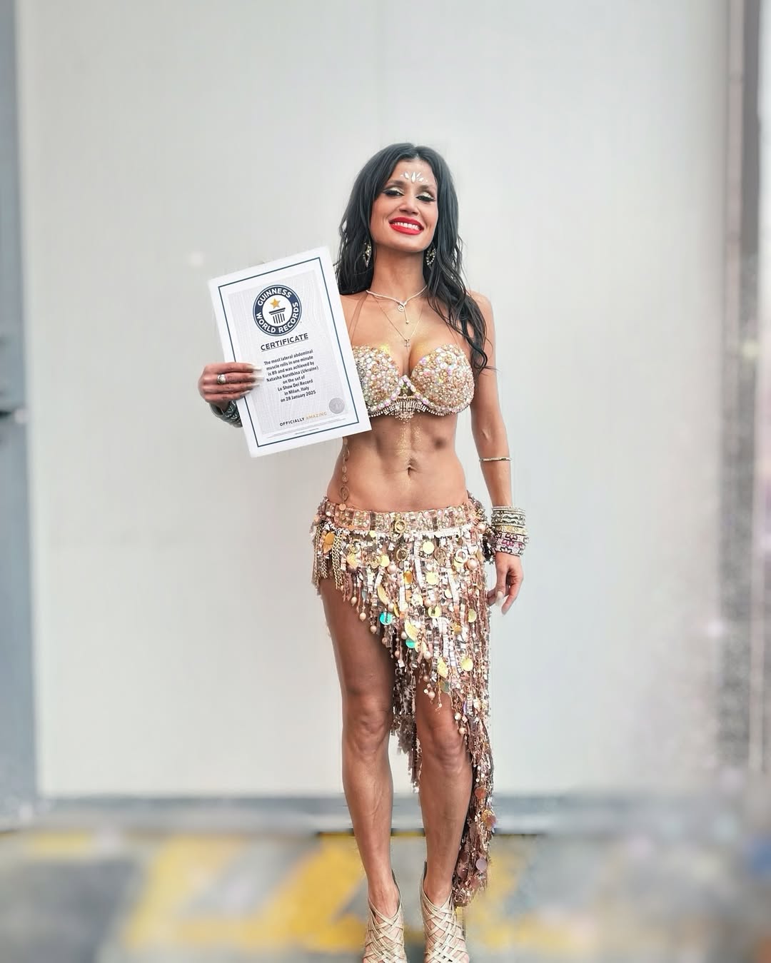 ناتاشا كوروتكينا تحقّق رقماً قياسياً بالرقص الشرقي (انستغرام)